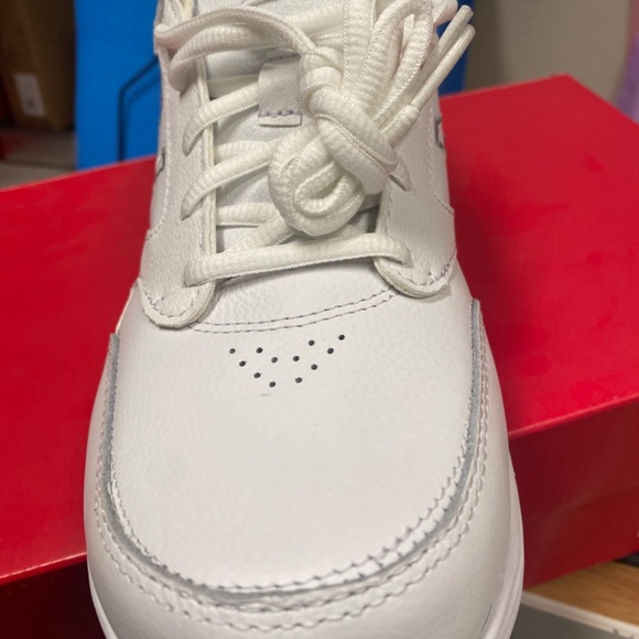 New balance shoes - Picture 5 of 6